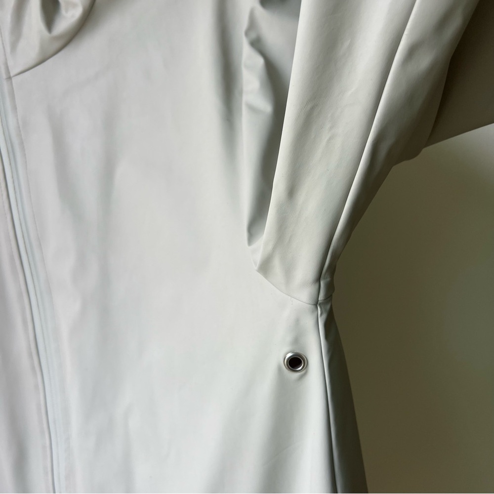 RAINS lightweight shell - Picture 4 of 13